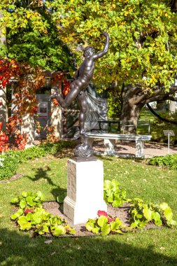 Barselona şehrinde güzel bir bahçe heykeli