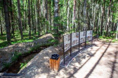 Bilgi geçerlidir. Anıt ve tarihi Kuuterselk 1944 Lebyazhye köyü. Vyborgsky bölgesi. Leningrad bölgesi. Rusya. Çekim tarihi 20 Haziran 2020