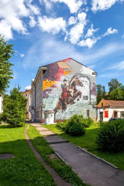 Voivode Mikhail Shein ile birlikte Öğretmen Evi 'nde grafiti. Smolensk 'te. Çekim tarihi: 10 Temmuz 2020