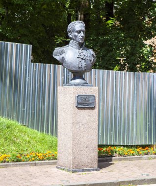 Tümgeneral Olen 'in büstü. Kahramanların anısına meydan. Smolensk 'te. Çekim tarihi: 10 Temmuz 2020