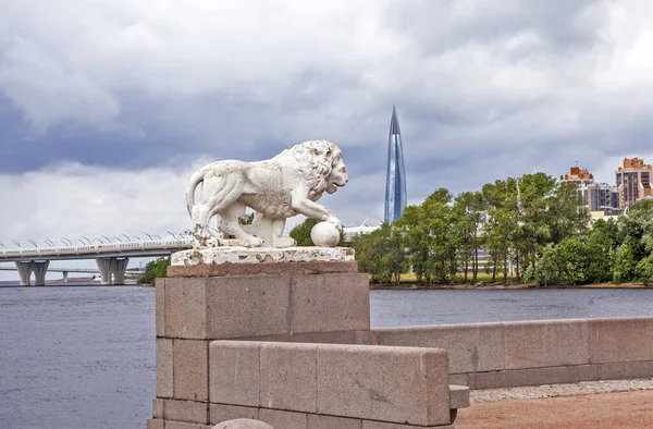 Löwe Auf Dem Westlichen Pfeil Der Insel Elagin Petersburg Russland — Stockfoto