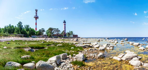 Прибережна Сцена Маяком Блакитним Небом — стокове фото