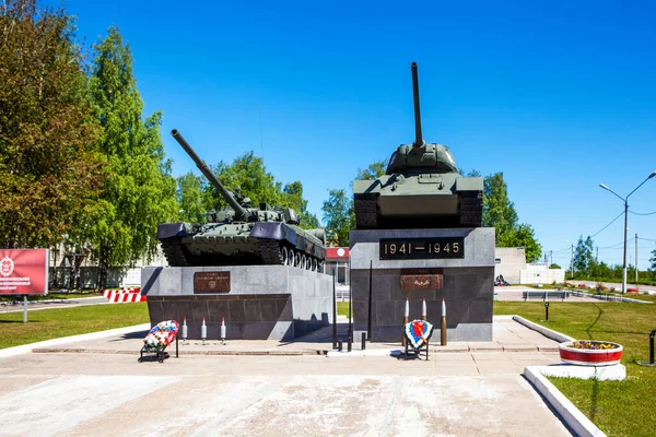 Military Tanks Monument Bright Sunlight — Stock Photo, Image