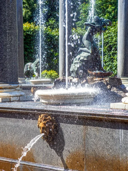 Estatua Ninfa Aganippa Fuente León Cascada Petrodvorets Peterhof San Petersburgo — Foto de Stock