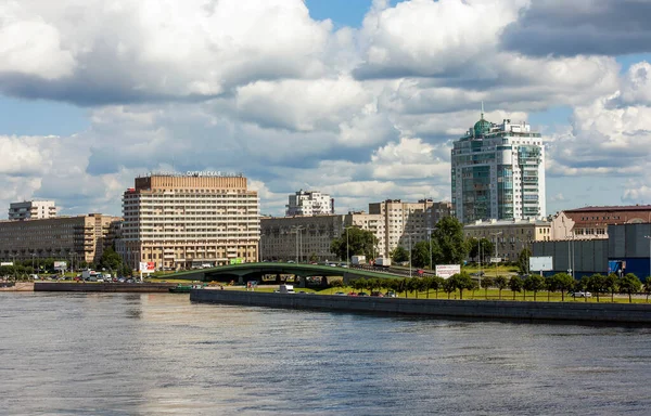 Terraplén Sverdlovskaya Puente Malokhtinsky Hotel Okhtinskaya San Petersburgo Rusia Fecha —  Fotos de Stock