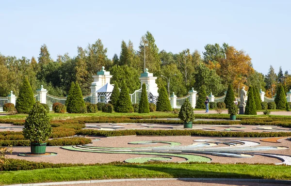 下の公園 オラニエンバウム ロモノソフ サンクトペテルブルク ロシア撮影年月日2020年9月24日 — ストック写真