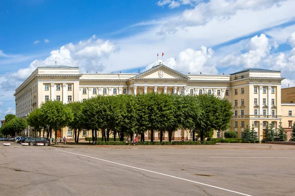 スモレンスクの街の管理の建物 スモレンスク ロシア撮影日2020年7月10日 — ストック写真