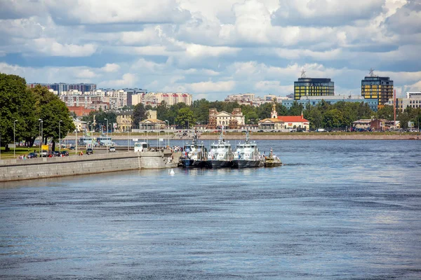 プロジェクト21980反妨害船 Grachonok 海軍の日のパレードで軍艦 サンクトペテルブルク ロシア撮影年月日2020年7月26日 — ストック写真