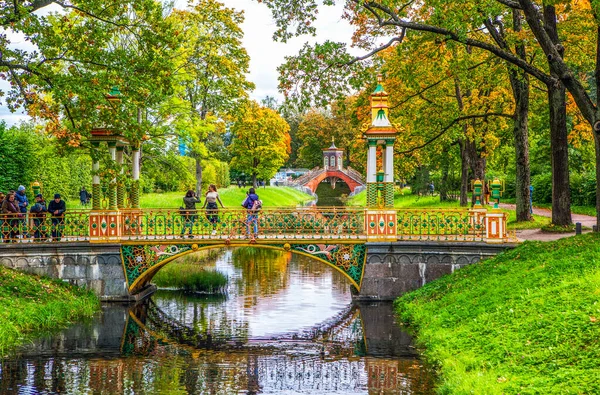 Dreifache Allee Herbst Umgehungskanal Und Kleine Chinesische Brücken Alexander Park — Stockfoto