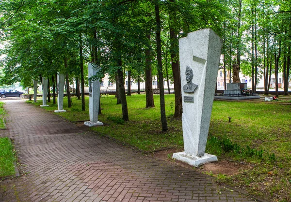 为纪念在斯摩棱斯克州Velizh市的伟大卫国战争中与纳粹侵略者战斗中牺牲的Velizh居民而建造的纪念碑 俄罗斯 拍摄日期 2020年7月11日 — 图库照片