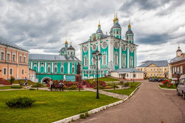 Trettondagskatedralen Klocktornet Katedralen Vagnsskjulet Och Stiftsförvaltningen Katedralbergets Ensemble Smolensk Ryssland — Stockfoto