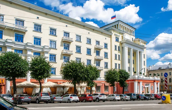 Bouw Van Het Voormalige Hotel Smolensk Het Arbitragehof Smolensk Datum Rechtenvrije Stockfoto's