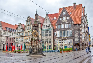 BREmen, Almanya - 1 Mayıs 2018: Market Meydanı 'ndaki Roland Heykeli Fotoğrafı.
