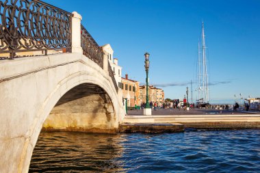 VENICE, İtalya - 12 Eylül 2017: Köprü Ponte Delle Ca di Dio ve Riva Ca di Dio 'nun Fotoğrafları.