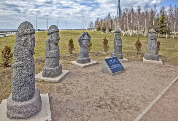 彫刻グループ Dolharban サンクトペテルブルクの300周年にちなんで名付けられた公園 サンクトペテルブルク ロシアだ 撮影年月日2019年4月20日 — ストック写真