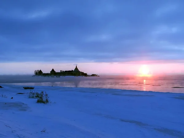 Snowy Shore Oreshek Fortress Fog Lake Water Sunrise Light — Stock Photo, Image