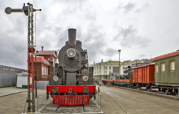 Verkhnyaya Pyshma Russia エイプリル11 2018 蒸気機関車の写真Ea 2408 鉄道駅 ウズロバヤ のモデル — ストック写真