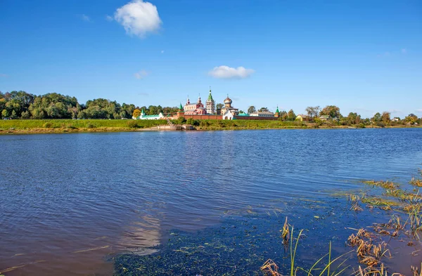 Řeka Volchov Výhledem Klášter Nikolského Stará Ladoga Leningradská Oblast Rusko — Stock fotografie