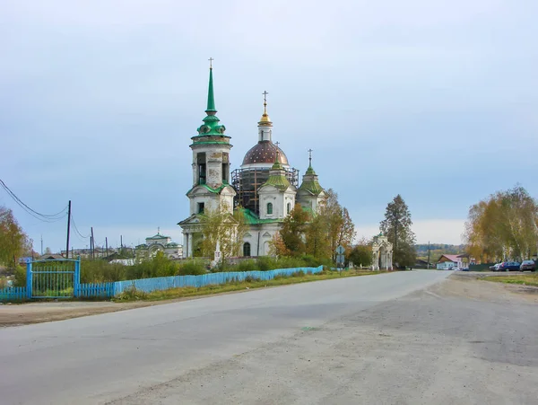 Templo San Nicolás Campanario Con Reloj Pueblo Bengu Región Sverdlovsk — Foto de Stock