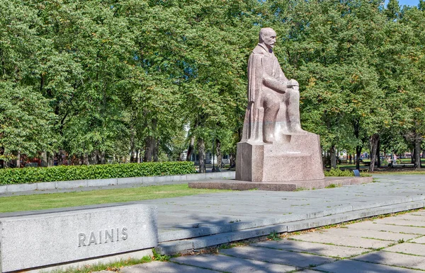 Denkmal Für Rainis Riga Lettland Datum Der Dreharbeiten Aug 2018 — Stockfoto