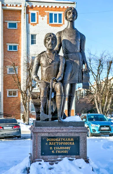 Yalutorovsk Russia Μαρτίου 2018 Φωτογραφία Μνημείου Των Ιδρυτών Της Πόλης — Φωτογραφία Αρχείου