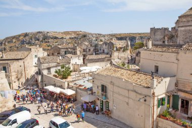 BASILICATA, İtalya - 10 Eylül 2017: Matera 'nın fotoğrafı mağara evlerinin antik bir şehridir..