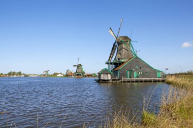 Zaanes Schans, Hollanda 'da rüzgâr çiftliği olan pitoresk etnoğrafik köy