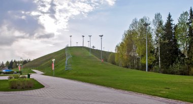 İzler ve asansörler. Kayak merkezi 