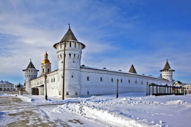 Katedral çan kulesi, Pokrovsky, Sophia-Uspensky Katedrali ve Katedral Vesti. Kremlin ve Court Avlusu 'nun topluluğu. Tobolsk 'ta. Tyumen bölgesi. Rusya