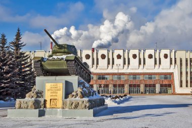 NIZHNY TAGIL, RUSSIA - 8 Mart 2017: Uralvagonzavod 'un ana kapısının fotoğrafı.