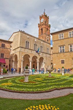 Pio II Meydanı 'ndaki Piskoposluk Sarayı. Pienza. İtalya. Çekim tarihi 4 Mayıs 2014