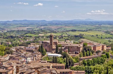 Tepeli çatılar ve hindi manzaralı Ankara binaları