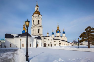 Katedral çan kulesi, Pokrovsky, Sophia-Uspensky Katedrali ve Katedral Vesti. Kremlin ve Court Avlusu 'nun topluluğu. Tobolsk 'ta. Tyumen bölgesi. Rusya