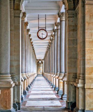 Simetri. Mill Colonnade. Karlovy Vary. Çek Cumhuriyeti. Tarih 18 Aralık 2015