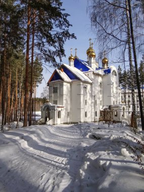 Sredneuralsky manastırı manzarası. Rusya.