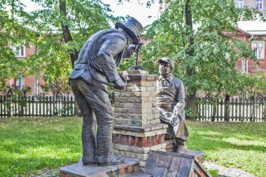 RIGA, LATVIA - 22 AĞUSTOS 2018: baca temizleme anıtı fotoğrafı. Heykel grubu 
