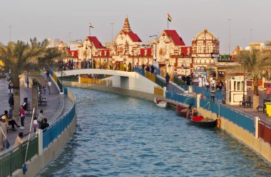 DUBAI, BİRLİK ARAB EMIRATES - 23 Aralık 2014: Fair Global Village (Dünya Köyü)