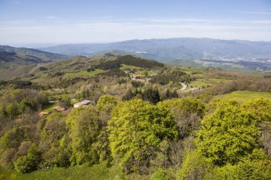 Toskana 'nın manzaraları. La Verna Dağı 'nın manzarası. İtalya