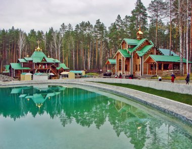 Ganina Yama 'daki vaftiz göletinin yanında. Ekaterinburg 'da. Çekim tarihi: 19 Ekim 2011