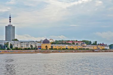 Şehir hakimleri. Gostiny Dvor, Vysotka ve Kuzey Dvina. Arkhangelsk. - Rusya. Tarih 20 Ağustos 2017.