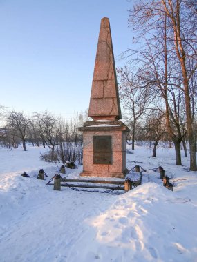 1788-1790, 1791 Ust-Izhora 'daki Rusya-İsveç savaşı sırasındaki milislerin anısına dikilitaş. St. Petersburg 'da. Rusya. Tarih 15 Mart 2013
