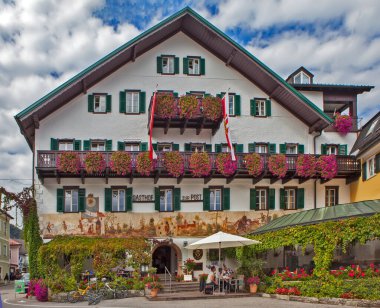 Eski şehrin renkli evleri ve caddeleri. Aziz Gilgen. Avusturya. Çekim tarihi 19 Eylül 2018