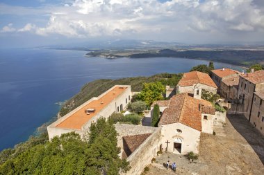 Toskana takımadalarının ve Baratti Körfezi 'nin manzarası. Populonia Piombino. İtalya