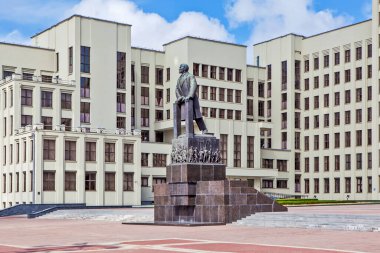 V.I. Lenin Anıtı. Bağımsızlık Meydanı. Minsk. Belarus. Çekim tarihi 14 Temmuz 2018.
