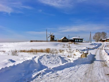 Yel değirmeni. Nizhnyaya Sinyachikha köyü. Sverdlovsk bölgesi. Rusya. Çekim tarihi 5 Mart 2010