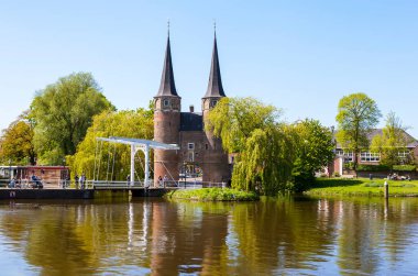 Yeşillik ve su kanallı kale, Amsterdam