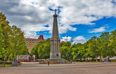 1812 savaşının kahramanlarının anıtı-şapeli. Polotsk. Belarus. Çekim tarihi 8 Temmuz 2018.