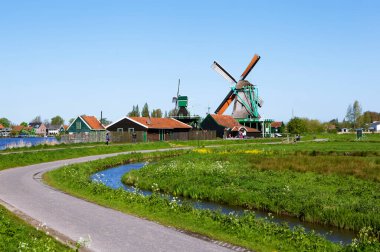 Zaanes Schans, Hollanda 'da rüzgâr çiftliği olan pitoresk etnoğrafik köy
