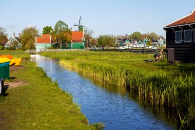 Zaanes Schans, Hollanda 'da rüzgâr çiftliği olan pitoresk etnoğrafik köy