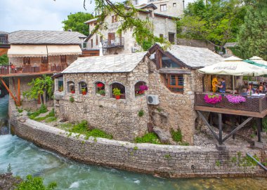 MOSTAR, BOSNIA VE HERZEGOVINA - MAYIS 02, 2019: Radobla nehri boyundaki Picturesque manzara